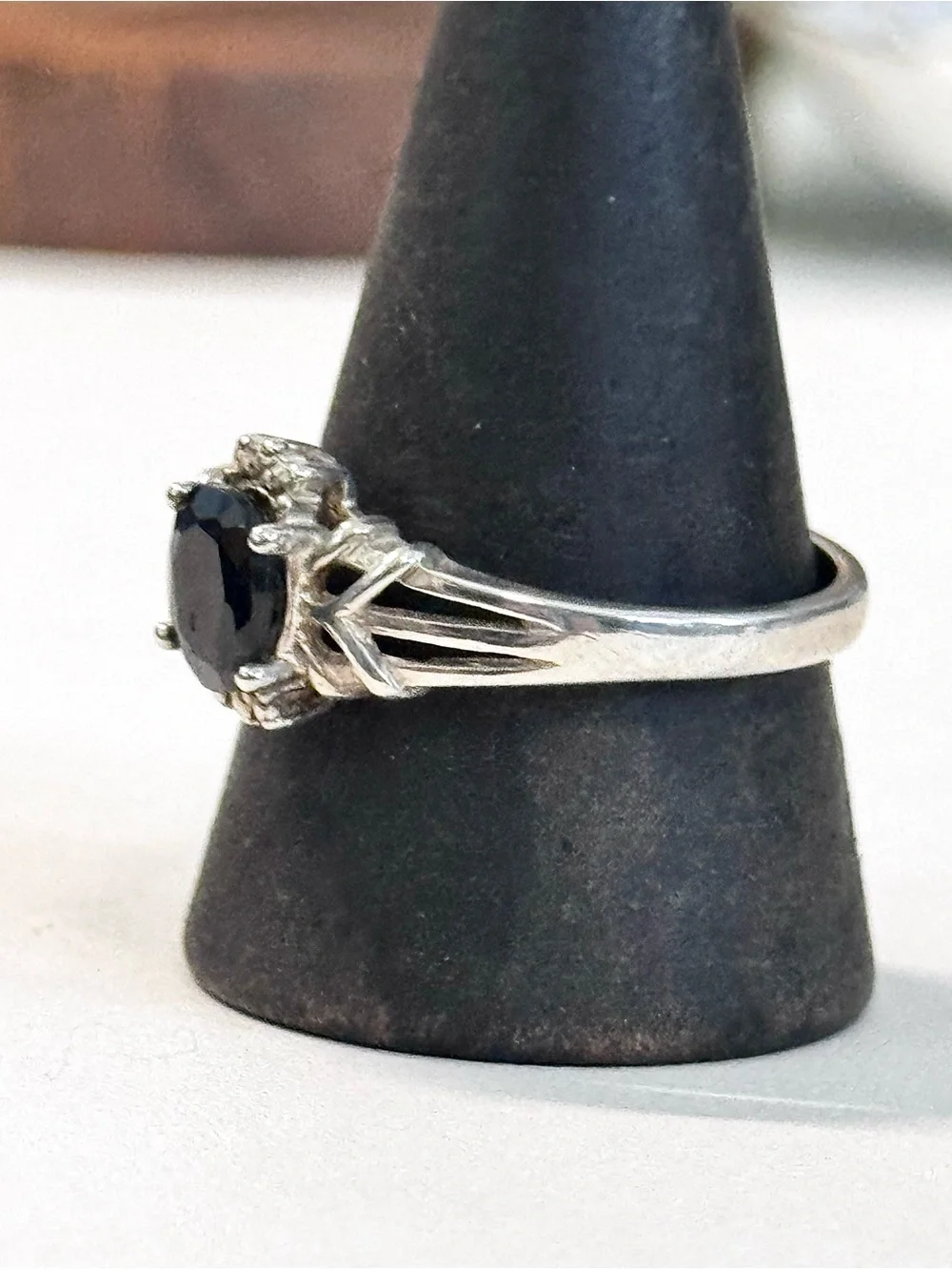 Vtg AVON Sterling Silver Black Sapphire Ring (10)